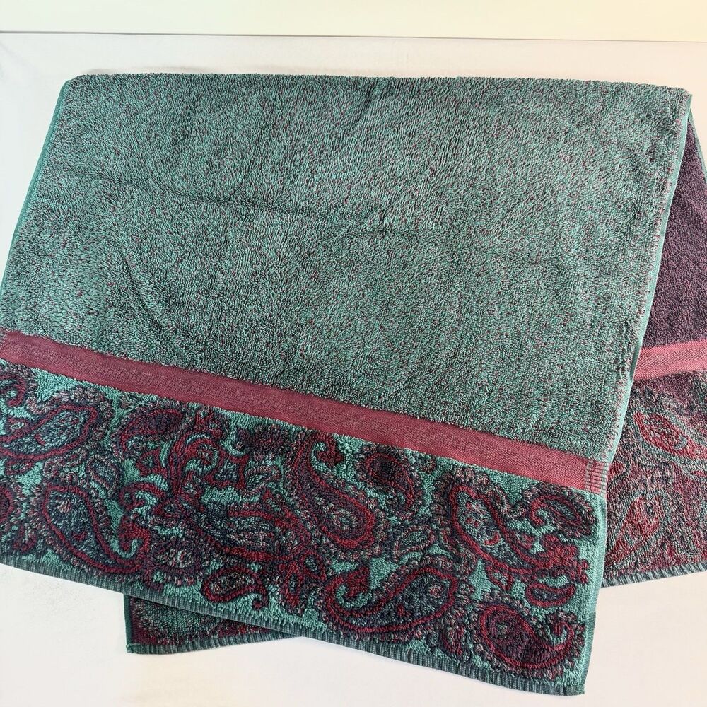 Vintage Royal Court by Fieldcrest Mills Reversible Paisley Bath Towel